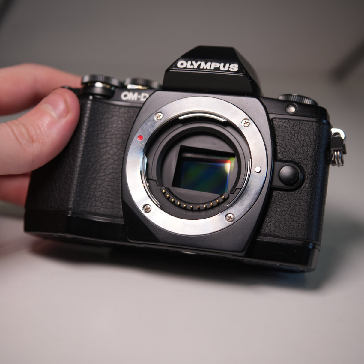 (USED) Olympus OM-D E-M10 Mirrorless Camera (Body Only)