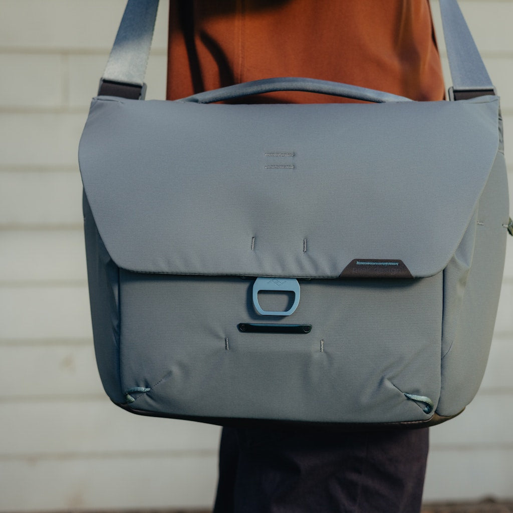 Everyday Messenger | 13L | Ocean