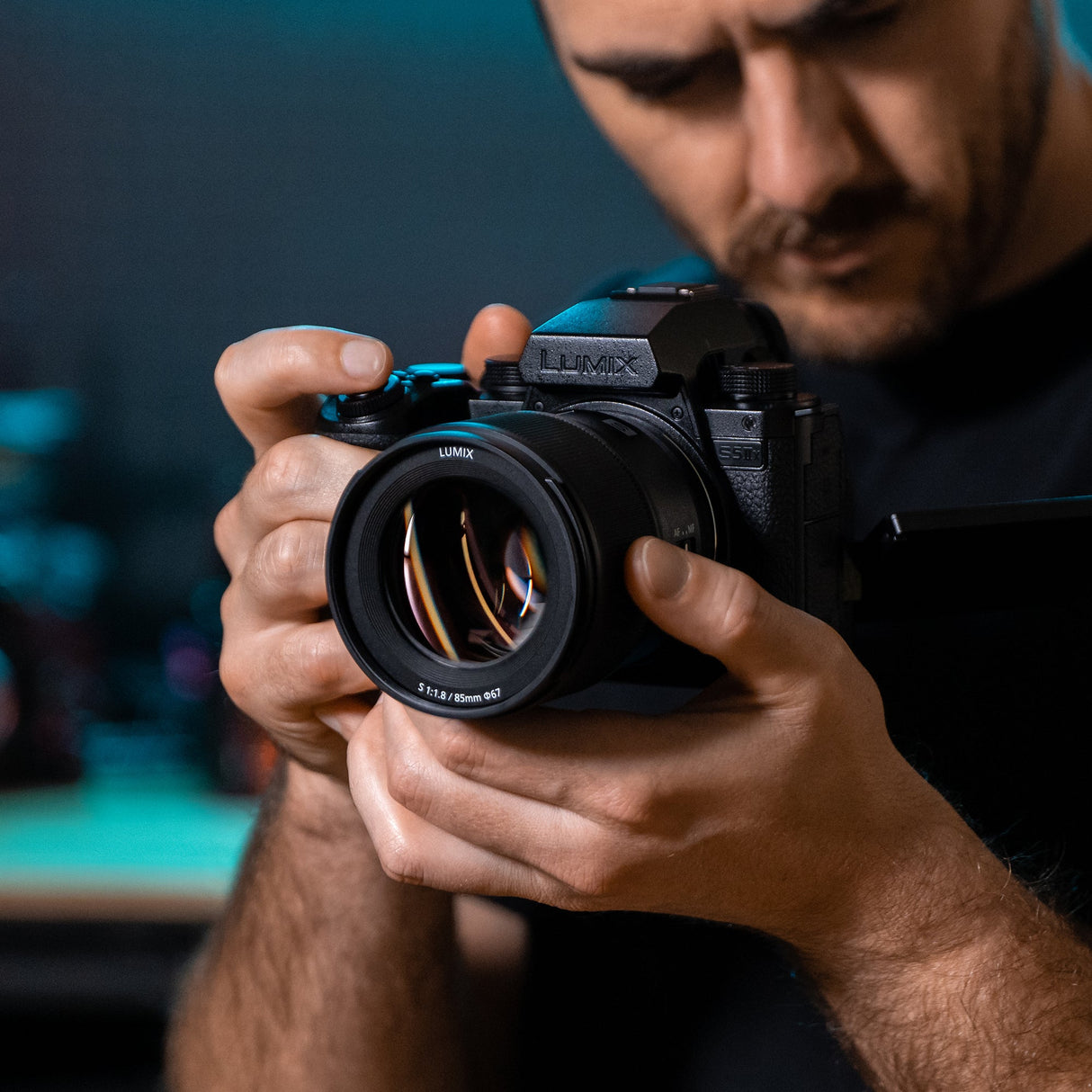 S5IIX Full Frame Mirrorless Camera + 20-60mm F3.5-5.6 Lens