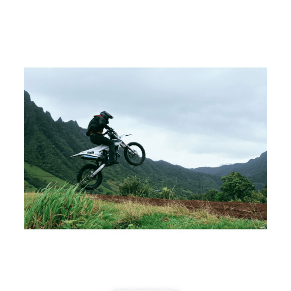 Canon EOS R7 Mirrorless Digital Camera with 18-150mm f/3.5-6.3 IS STM Lens