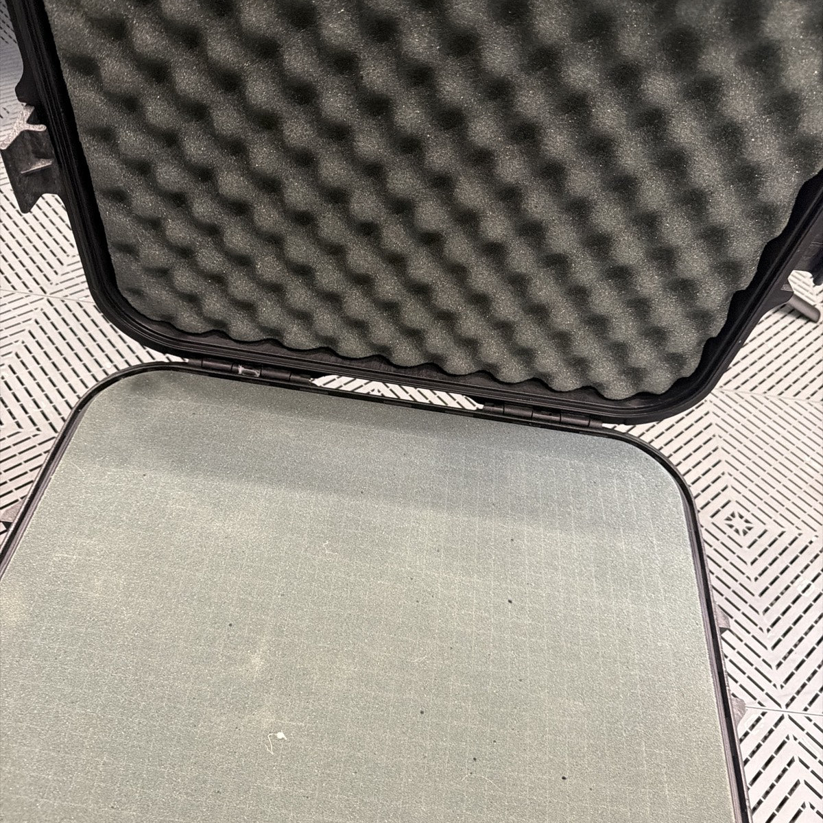 Used Doskocil Seal Tight Extra-Large Photo/Video Case