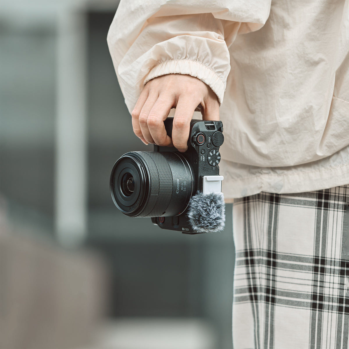 SmallRig L-Shaped Mount Plate with Handle for Canon EOS R50 V (Black)