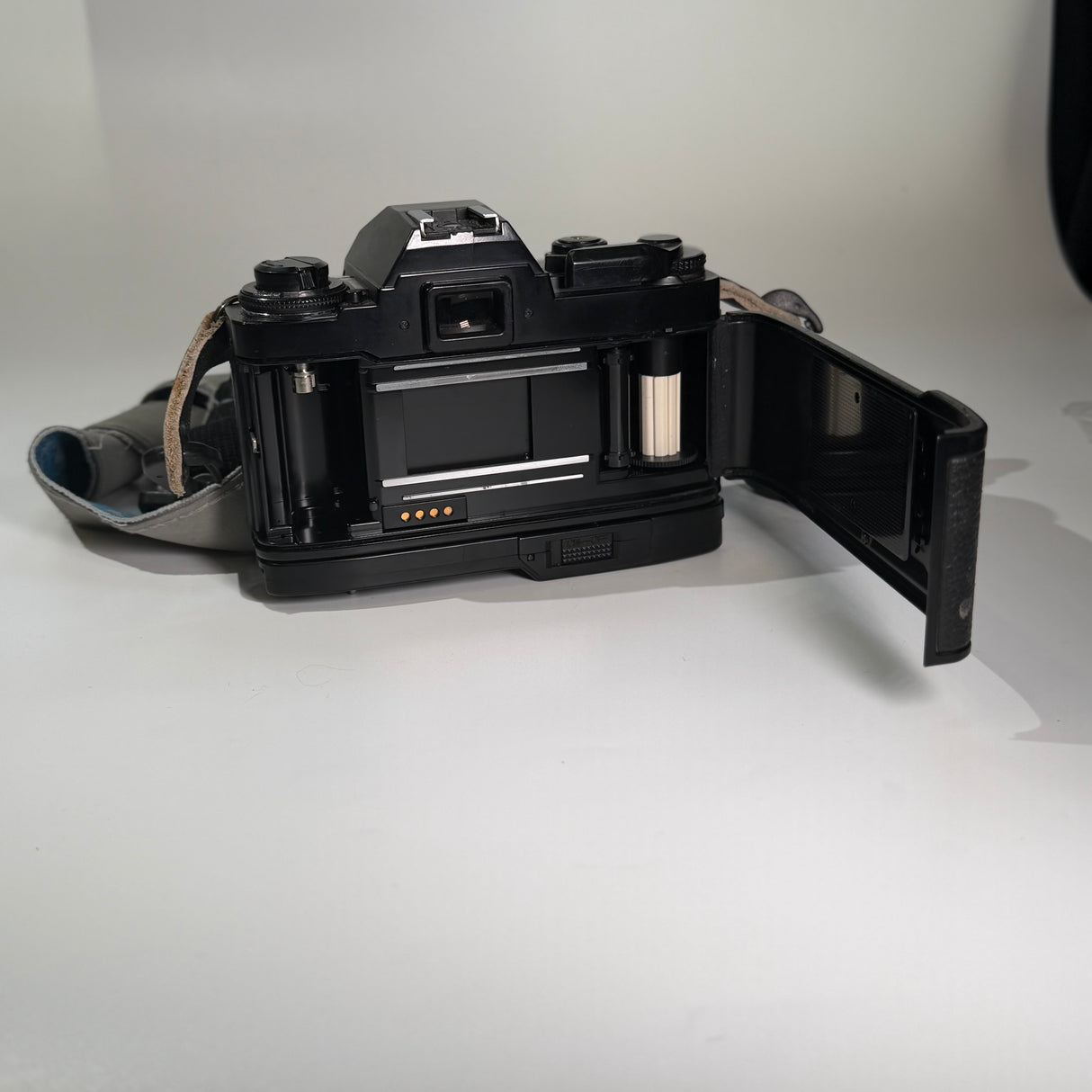 (USED) RICOH XR-P Multi-Program SLR Film Camera (with lens and power grip)