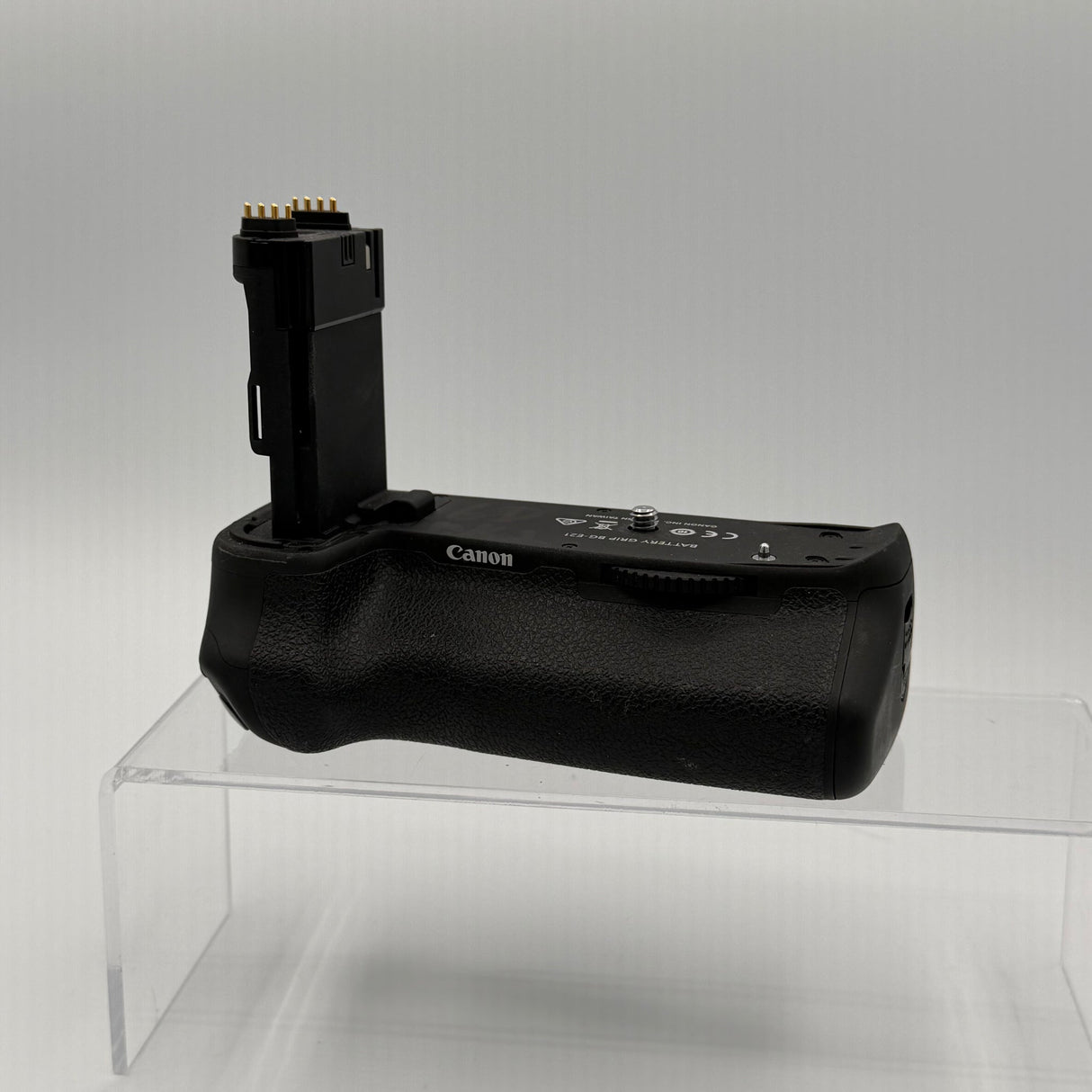 Used Canon BG-E21 battery grip