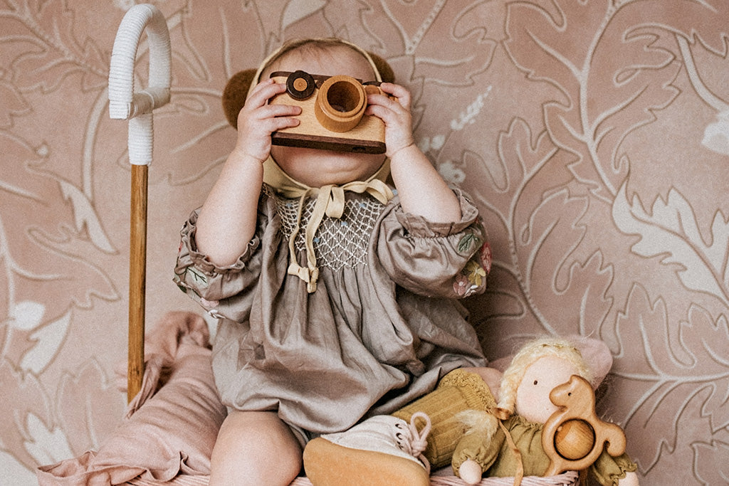 35MM Wooden Toy Camera Gift Set - Beech Wood with 2 Flashes ($85 Value)