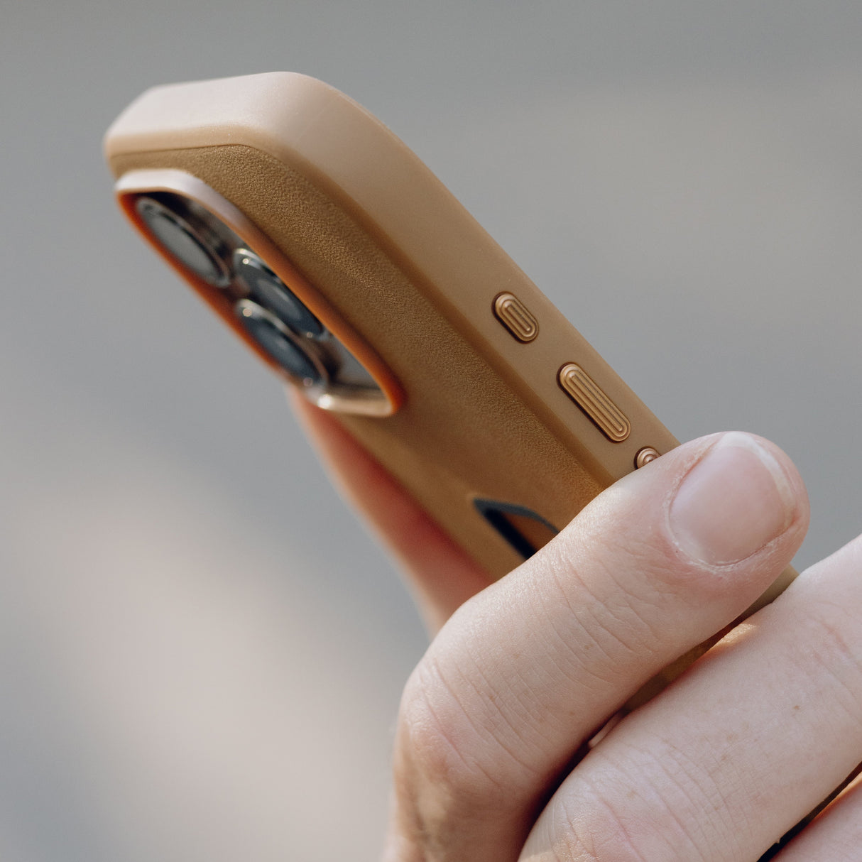 Everyday Clarino Case | iPhone 16 Pro Tan